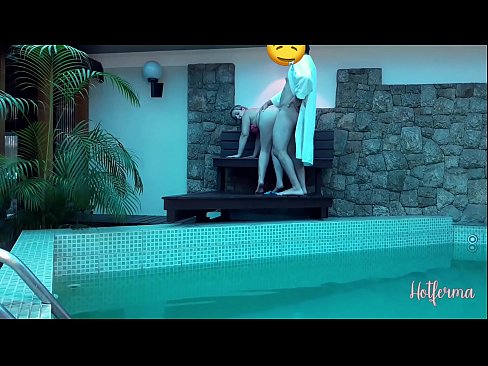 ❤️ Oga pe iranṣẹbinrin si awọn pool, sugbon ko le koju kan gbona ❤❌ Ohun onihoho ti ile ❌